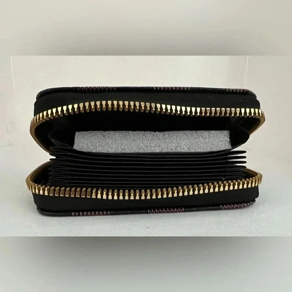 Card wallet | classic zippy look, brown & black check. . - Picture 7 of 11